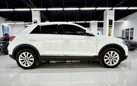 Volkswagen T-Roc I, 2022 год, 1 870 000 рублей, 8 фотография
