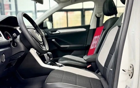 Volkswagen T-Roc I, 2022 год, 1 870 000 рублей, 10 фотография