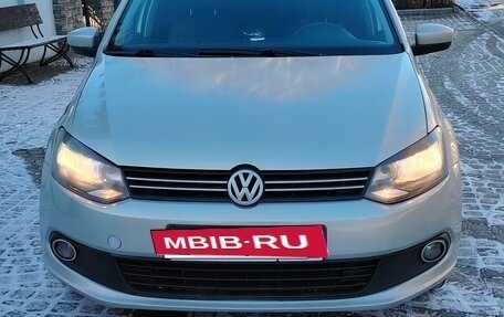 Volkswagen Polo VI (EU Market), 2011 год, 450 000 рублей, 2 фотография