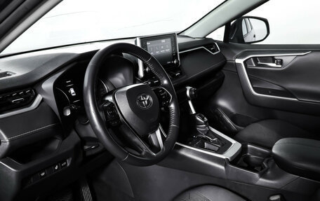 Toyota RAV4, 2019 год, 2 700 000 рублей, 15 фотография