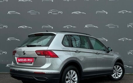 Volkswagen Tiguan II, 2021 год, 2 881 300 рублей, 2 фотография