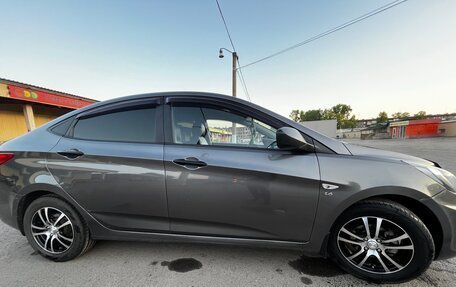 Hyundai Solaris II рестайлинг, 2011 год, 780 000 рублей, 3 фотография