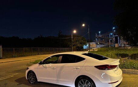 Hyundai Elantra VI рестайлинг, 2018 год, 1 300 000 рублей, 8 фотография