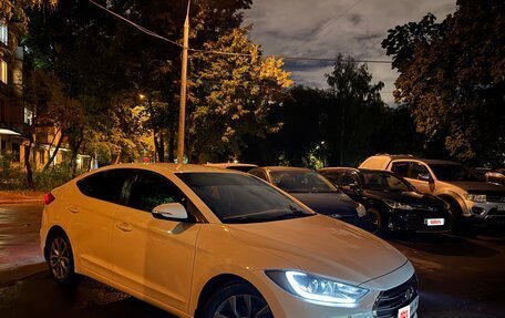 Hyundai Elantra VI рестайлинг, 2018 год, 1 300 000 рублей, 12 фотография