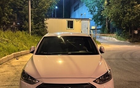 Hyundai Elantra VI рестайлинг, 2018 год, 1 300 000 рублей, 10 фотография