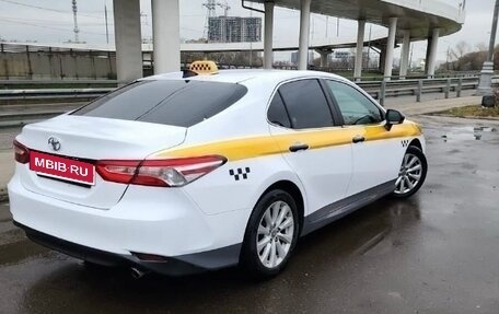 Toyota Camry, 2020 год, 1 650 000 рублей, 2 фотография