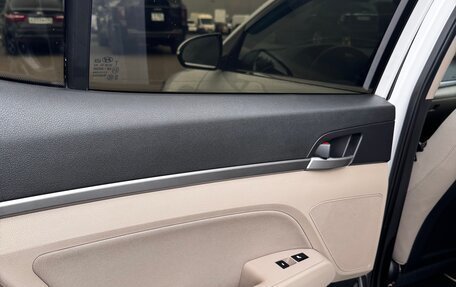 Hyundai Elantra VI рестайлинг, 2018 год, 1 300 000 рублей, 23 фотография