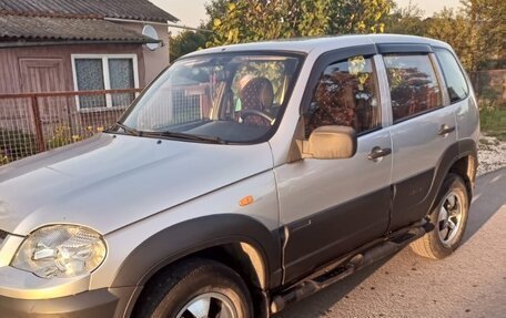 Chevrolet Niva I рестайлинг, 2010 год, 540 000 рублей, 4 фотография