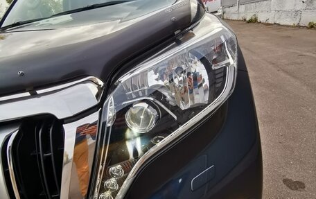 Toyota Land Cruiser Prado 150 рестайлинг 2, 2016 год, 2 800 000 рублей, 3 фотография