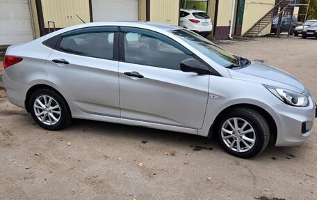 Hyundai Solaris II рестайлинг, 2012 год, 950 000 рублей, 3 фотография