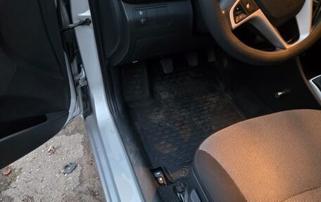 Hyundai Solaris II рестайлинг, 2012 год, 950 000 рублей, 10 фотография