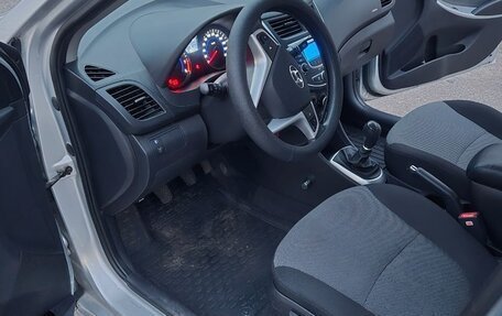 Hyundai Solaris II рестайлинг, 2012 год, 950 000 рублей, 12 фотография