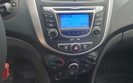 Hyundai Solaris II рестайлинг, 2012 год, 950 000 рублей, 17 фотография