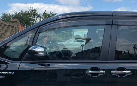 Toyota Voxy III, 2018 год, 2 390 000 рублей, 4 фотография