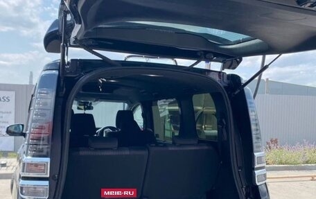 Toyota Voxy III, 2018 год, 2 390 000 рублей, 5 фотография