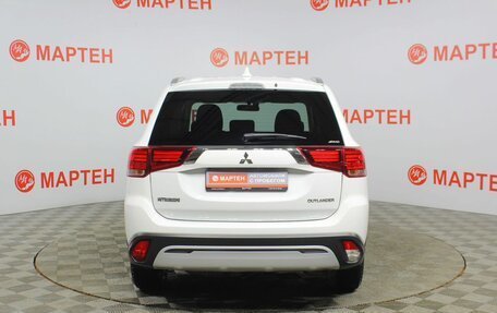 Mitsubishi Outlander III рестайлинг 3, 2018 год, 2 535 000 рублей, 6 фотография