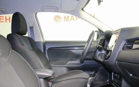 Mitsubishi Outlander III рестайлинг 3, 2018 год, 2 535 000 рублей, 10 фотография