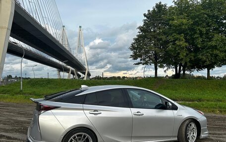 Toyota Prius IV XW50, 2016 год, 2 300 000 рублей, 8 фотография