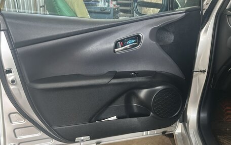 Toyota Prius IV XW50, 2016 год, 2 300 000 рублей, 15 фотография