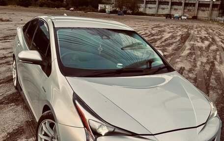 Toyota Prius IV XW50, 2016 год, 2 300 000 рублей, 7 фотография