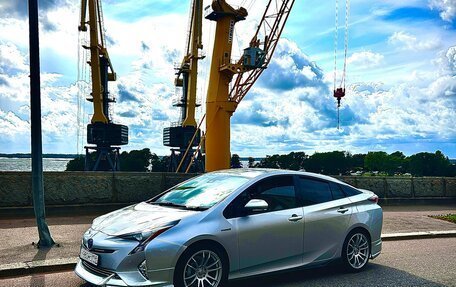 Toyota Prius IV XW50, 2016 год, 2 300 000 рублей, 9 фотография