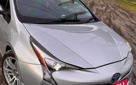 Toyota Prius IV XW50, 2016 год, 2 300 000 рублей, 4 фотография