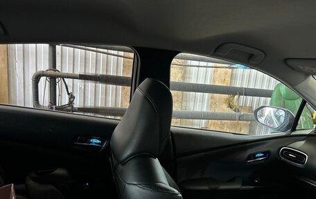 Toyota Prius IV XW50, 2016 год, 2 300 000 рублей, 17 фотография