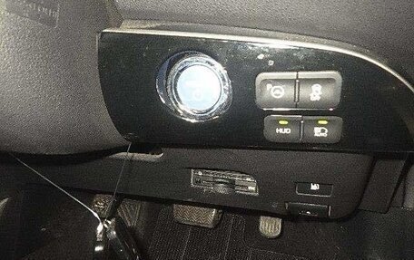 Toyota Prius IV XW50, 2016 год, 2 300 000 рублей, 20 фотография