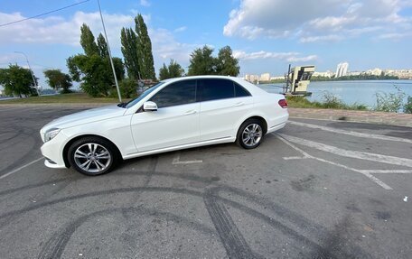 Mercedes-Benz E-Класс, 2015 год, 2 500 000 рублей, 22 фотография