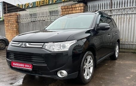 Mitsubishi Outlander III рестайлинг 3, 2013 год, 1 570 000 рублей, 1 фотография