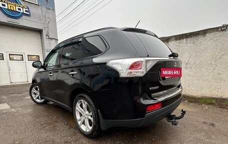 Mitsubishi Outlander III рестайлинг 3, 2013 год, 1 570 000 рублей, 3 фотография