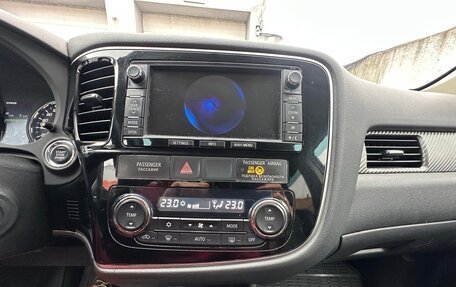 Mitsubishi Outlander III рестайлинг 3, 2013 год, 1 570 000 рублей, 9 фотография