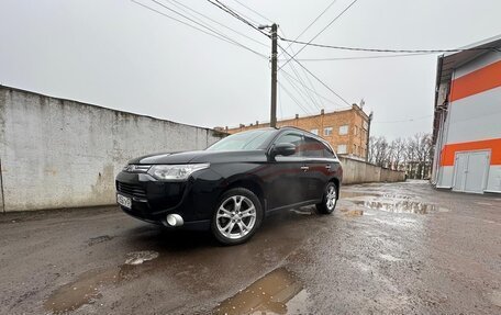 Mitsubishi Outlander III рестайлинг 3, 2013 год, 1 570 000 рублей, 17 фотография