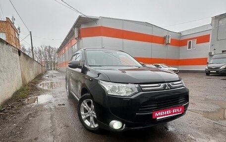 Mitsubishi Outlander III рестайлинг 3, 2013 год, 1 570 000 рублей, 11 фотография