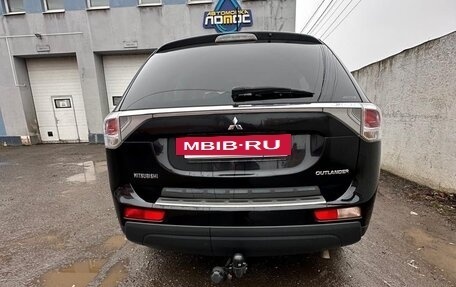 Mitsubishi Outlander III рестайлинг 3, 2013 год, 1 570 000 рублей, 7 фотография