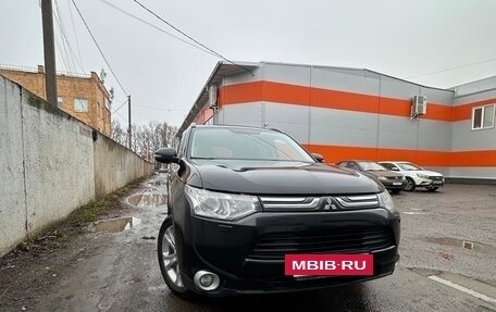 Mitsubishi Outlander III рестайлинг 3, 2013 год, 1 570 000 рублей, 5 фотография