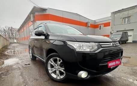 Mitsubishi Outlander III рестайлинг 3, 2013 год, 1 570 000 рублей, 12 фотография