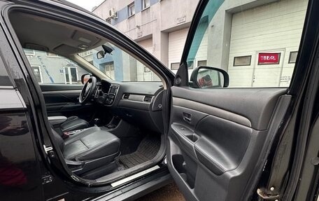 Mitsubishi Outlander III рестайлинг 3, 2013 год, 1 570 000 рублей, 13 фотография