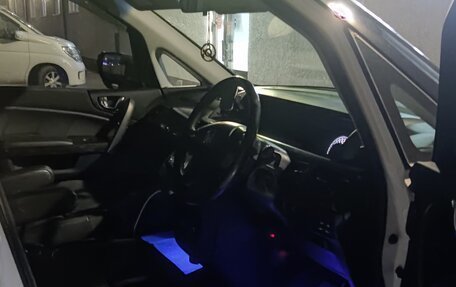 Honda Elysion I, 2012 год, 900 000 рублей, 5 фотография