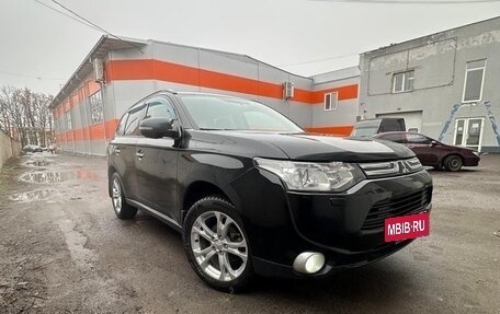 Mitsubishi Outlander III рестайлинг 3, 2013 год, 1 570 000 рублей, 24 фотография