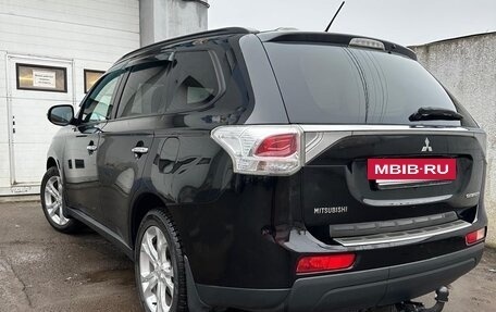 Mitsubishi Outlander III рестайлинг 3, 2013 год, 1 570 000 рублей, 28 фотография
