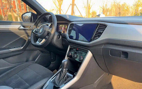 Volkswagen T-Roc I, 2022 год, 1 690 099 рублей, 21 фотография