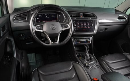 Volkswagen Tiguan II, 2021 год, 3 819 000 рублей, 6 фотография