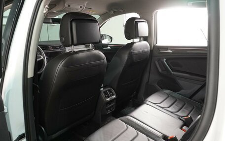 Volkswagen Tiguan II, 2021 год, 3 819 000 рублей, 11 фотография