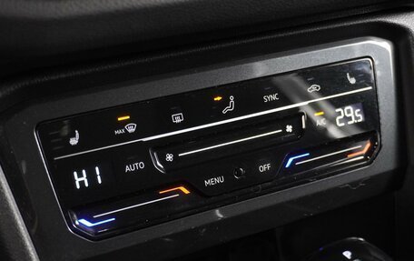 Volkswagen Tiguan II, 2021 год, 3 819 000 рублей, 20 фотография