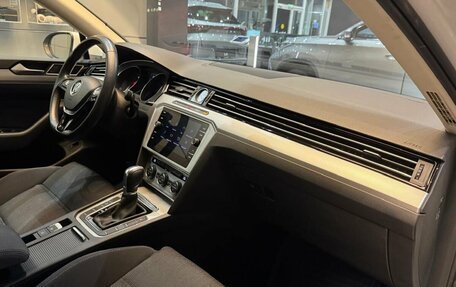 Volkswagen Passat B8 рестайлинг, 2019 год, 2 079 000 рублей, 15 фотография