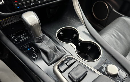 Lexus RX IV рестайлинг, 2017 год, 4 450 000 рублей, 8 фотография