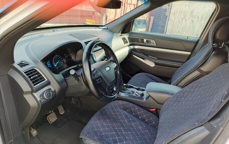 Ford Explorer VI, 2016 год, 2 390 000 рублей, 12 фотография