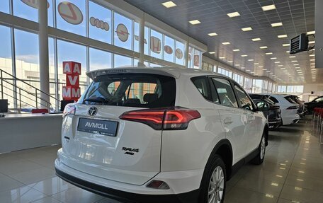 Toyota RAV4, 2015 год, 2 385 000 рублей, 8 фотография