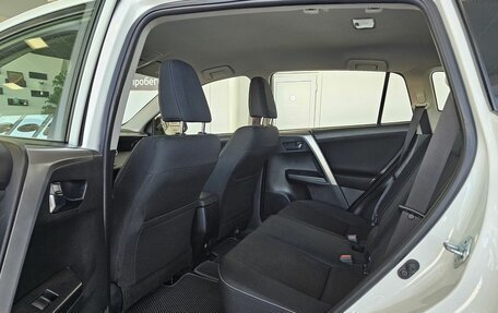 Toyota RAV4, 2015 год, 2 385 000 рублей, 15 фотография